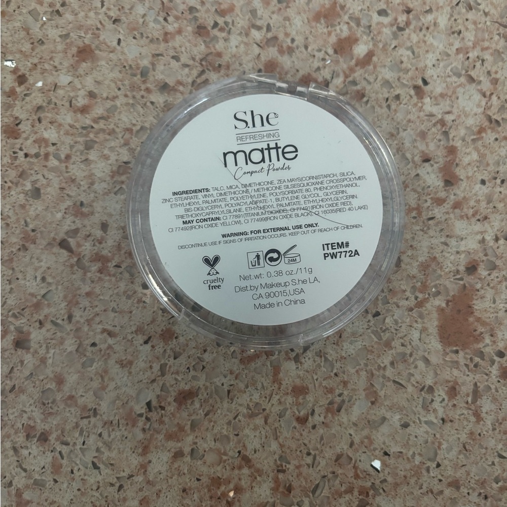 🚨Matte Compact Powder - Picture 2 of 2